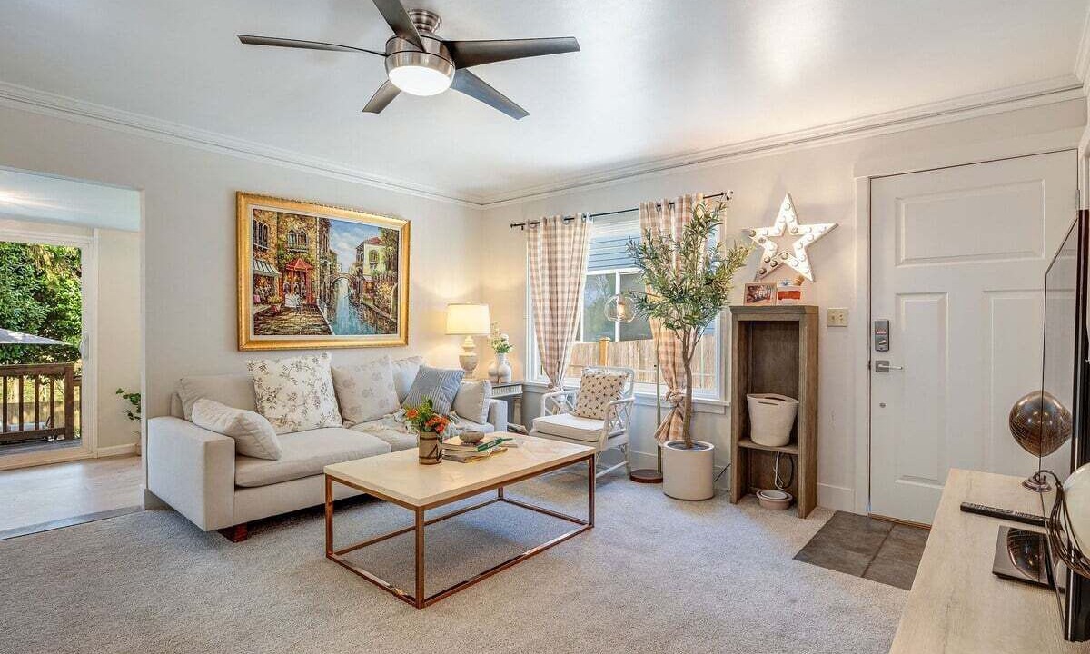 Photo of Livingroom in Lawton Park