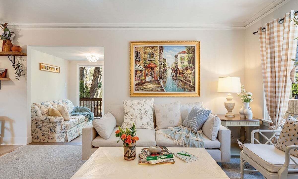 Photo of Livingroom in Lawton Park