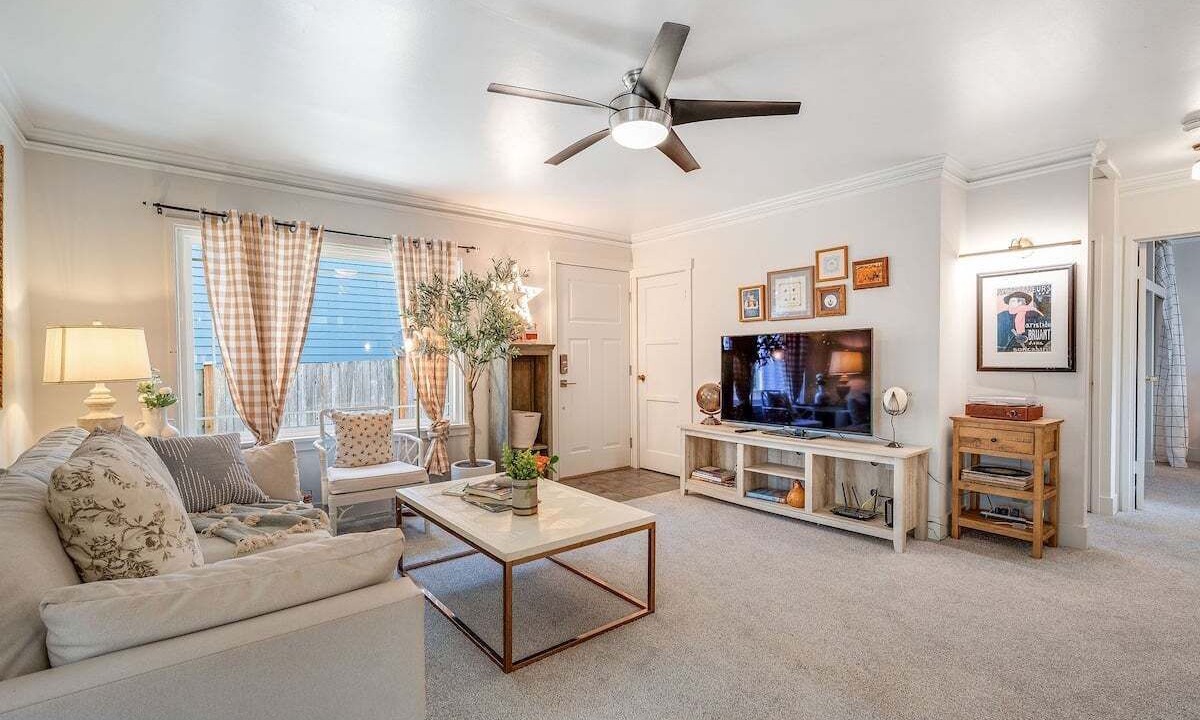 Photo of Livingroom in Lawton Park