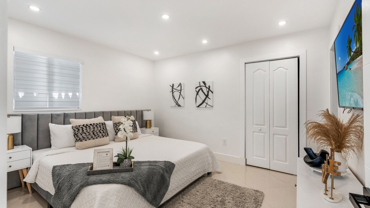 Photo of Bedroom in Olympia Heights