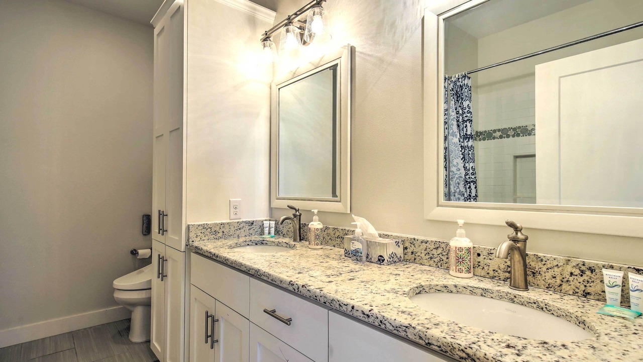 Photo of Bathroom in Yorktown