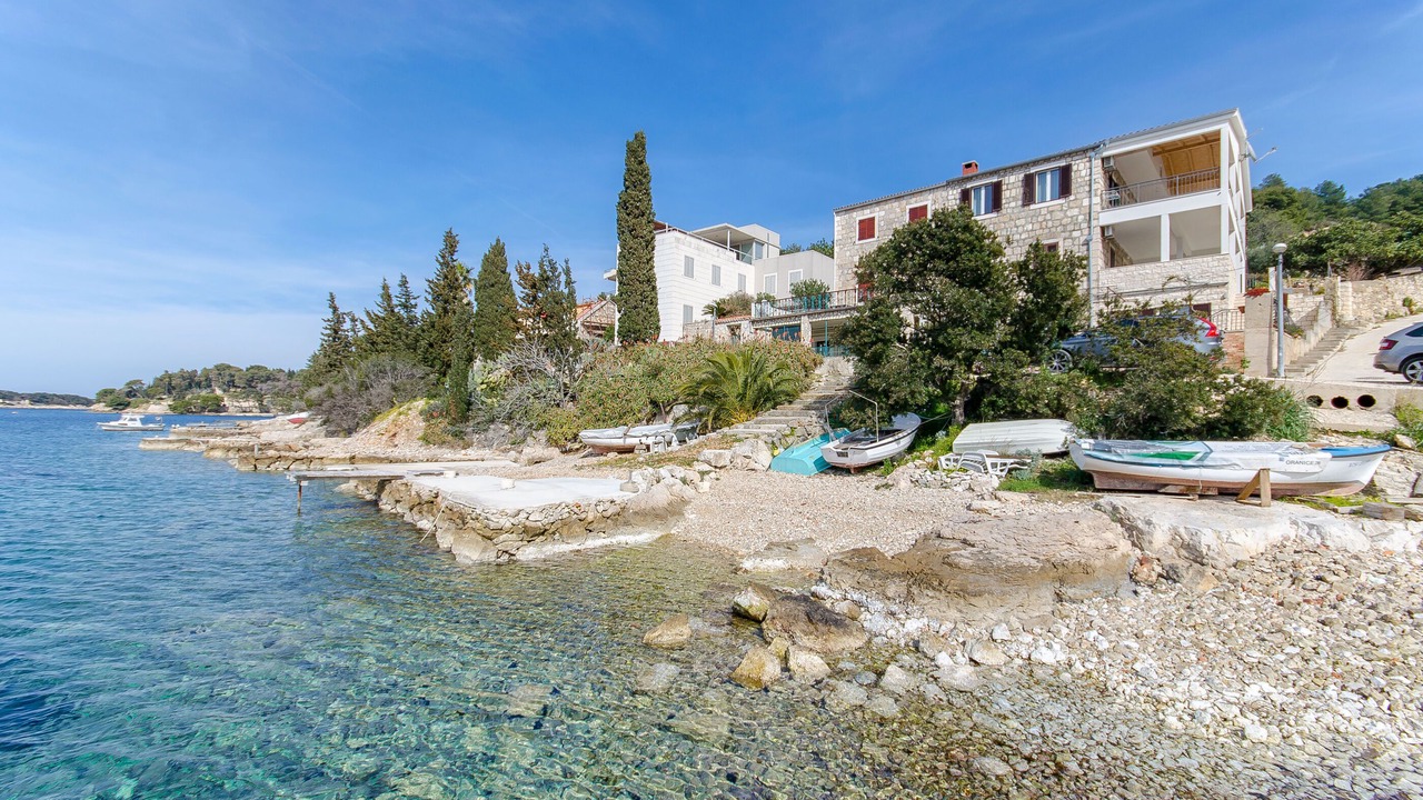 Photo of Others in Vis