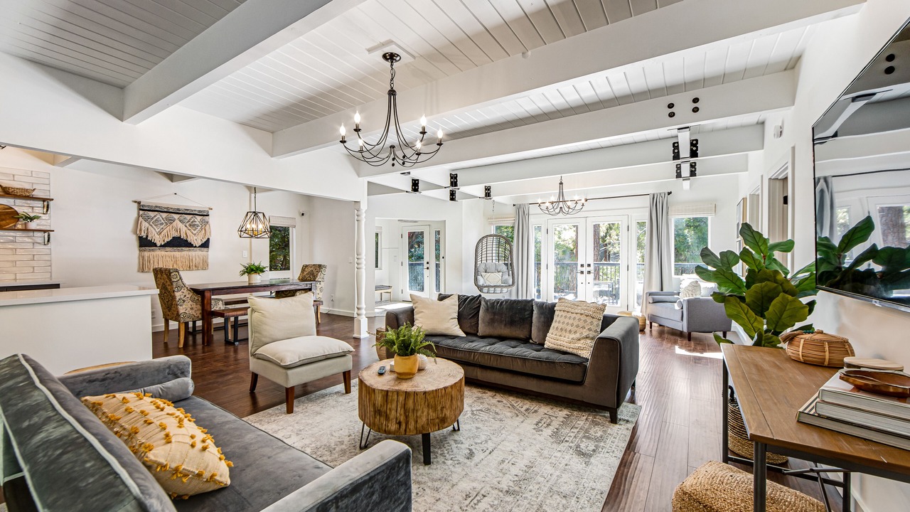Photo of Livingroom in Cedar Glen