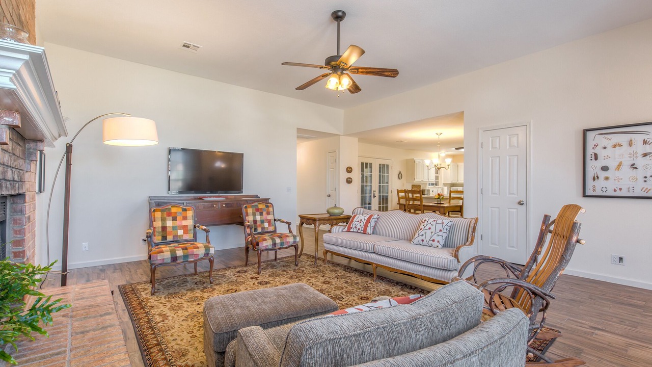 Photo of Livingroom in Jenks