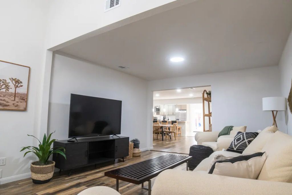 Photo of Livingroom in River Oaks