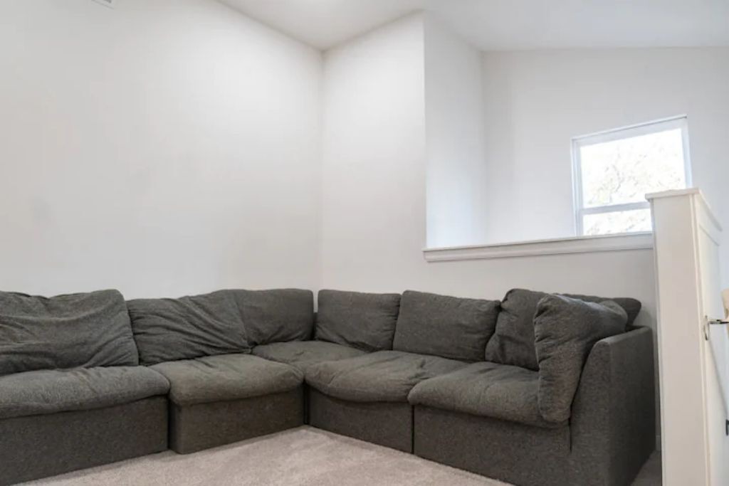 Photo of Livingroom in River Oaks