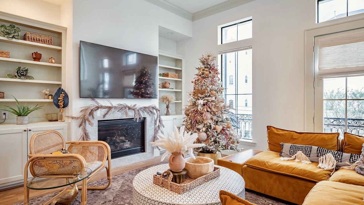 Photo of Livingroom in Neartown