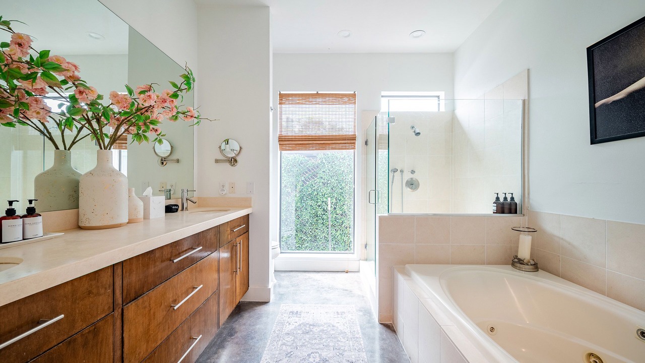 Photo of Bathroom in South Central Houston