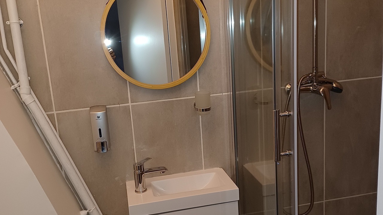 Photo of Bathroom in Vanves