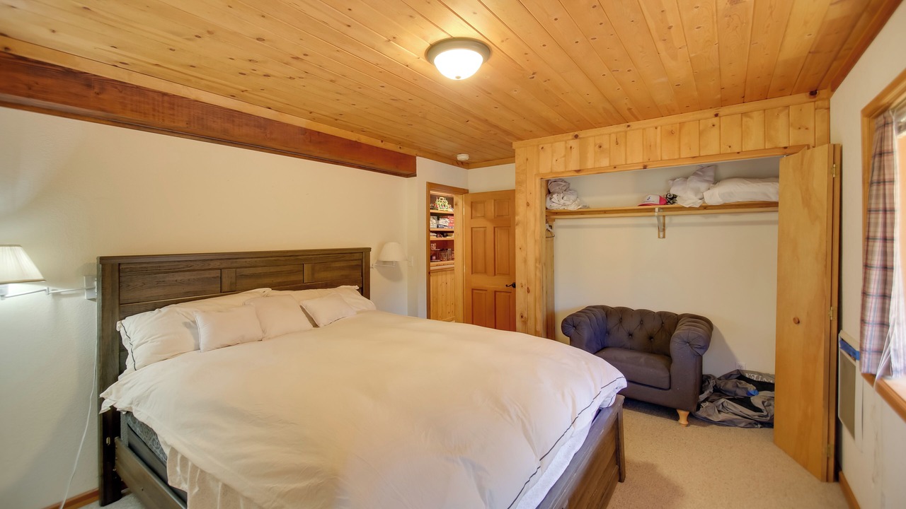 Photo of Bedroom in Pine Mountain Club
