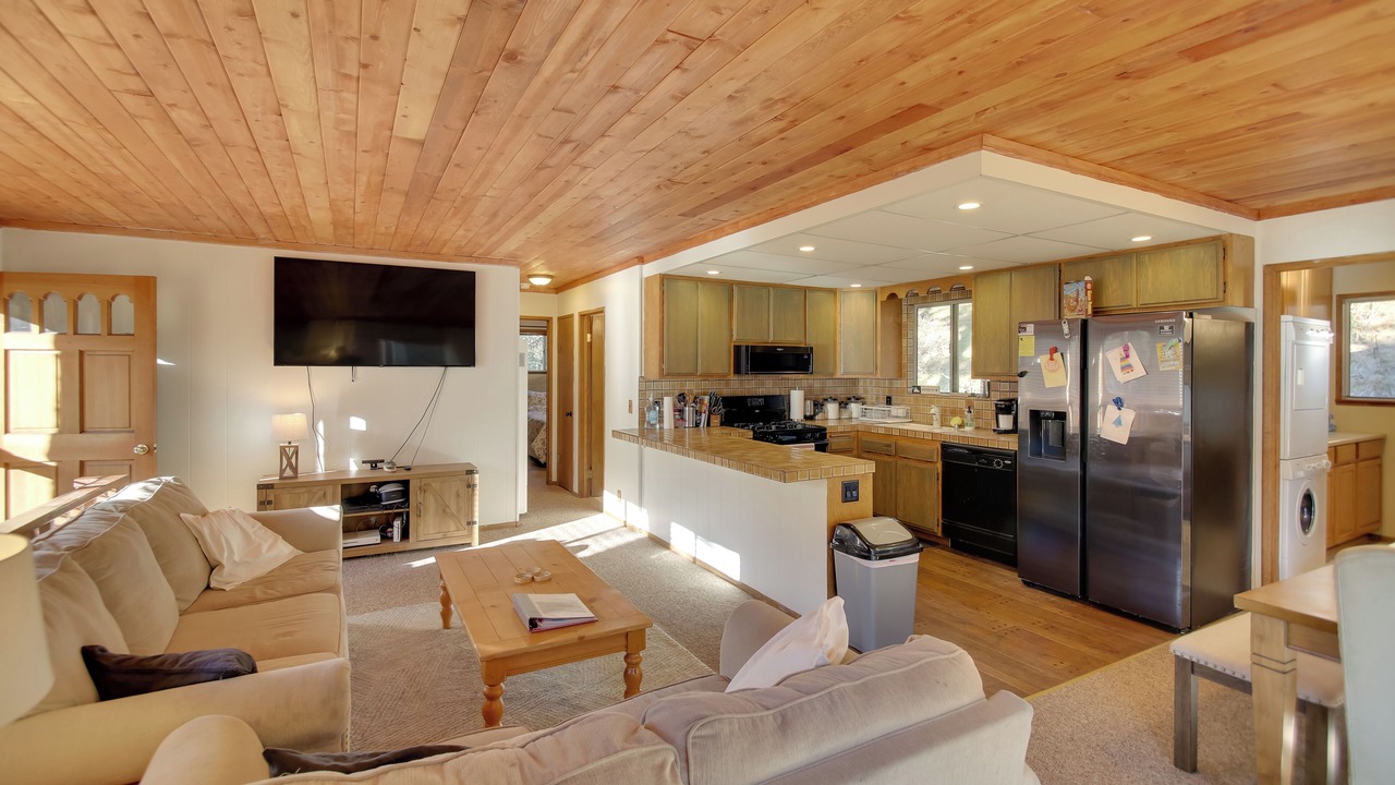 Photo of Bedroom in Pine Mountain Club
