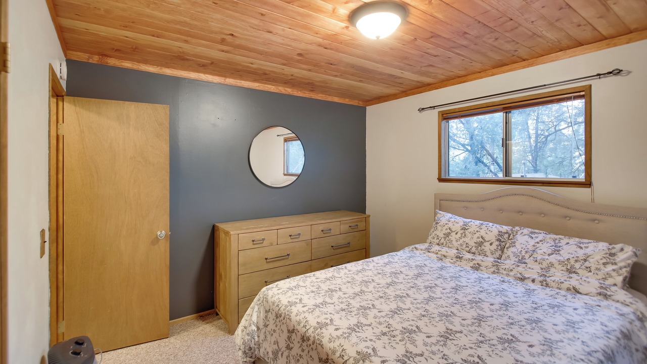 Photo of Bedroom in Pine Mountain Club