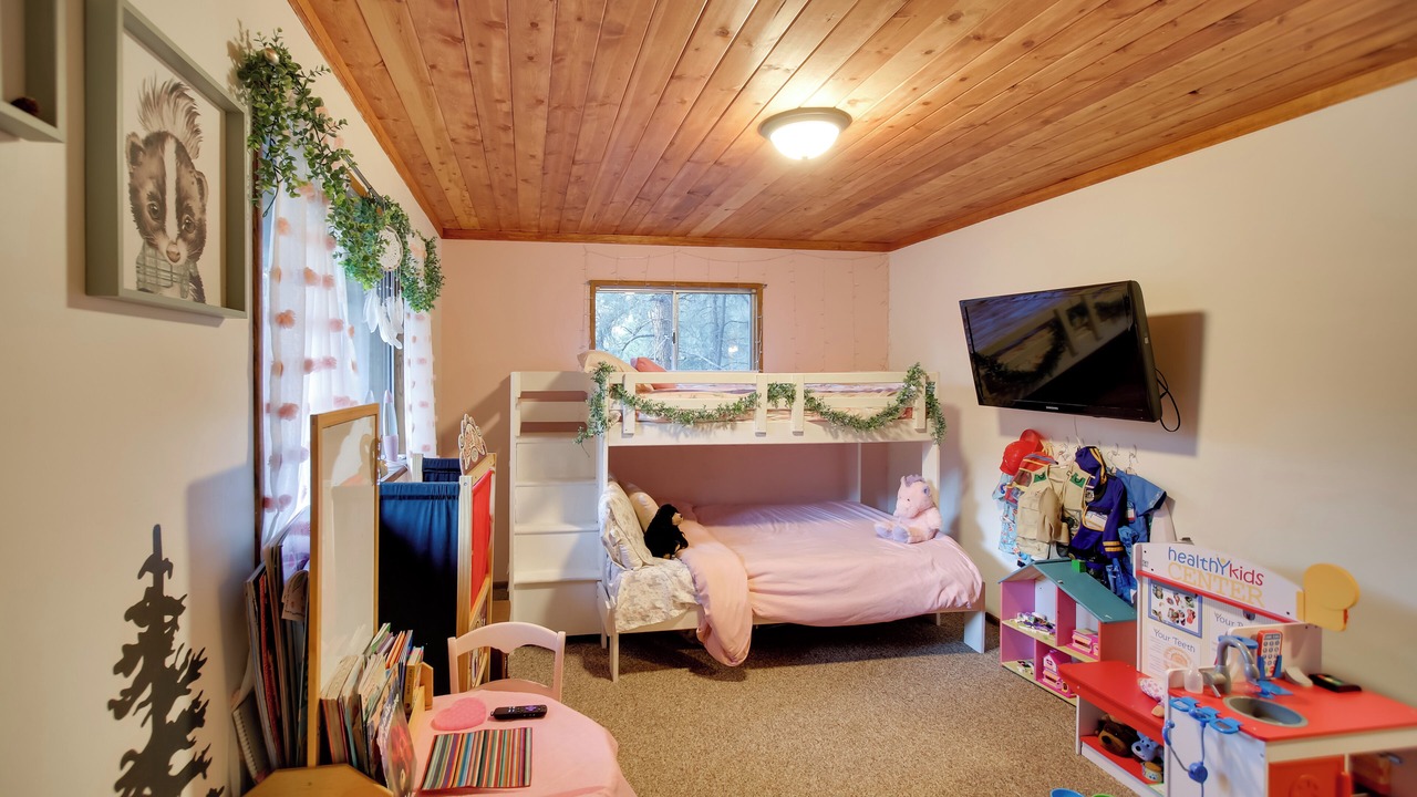 Photo of Bedroom in Pine Mountain Club