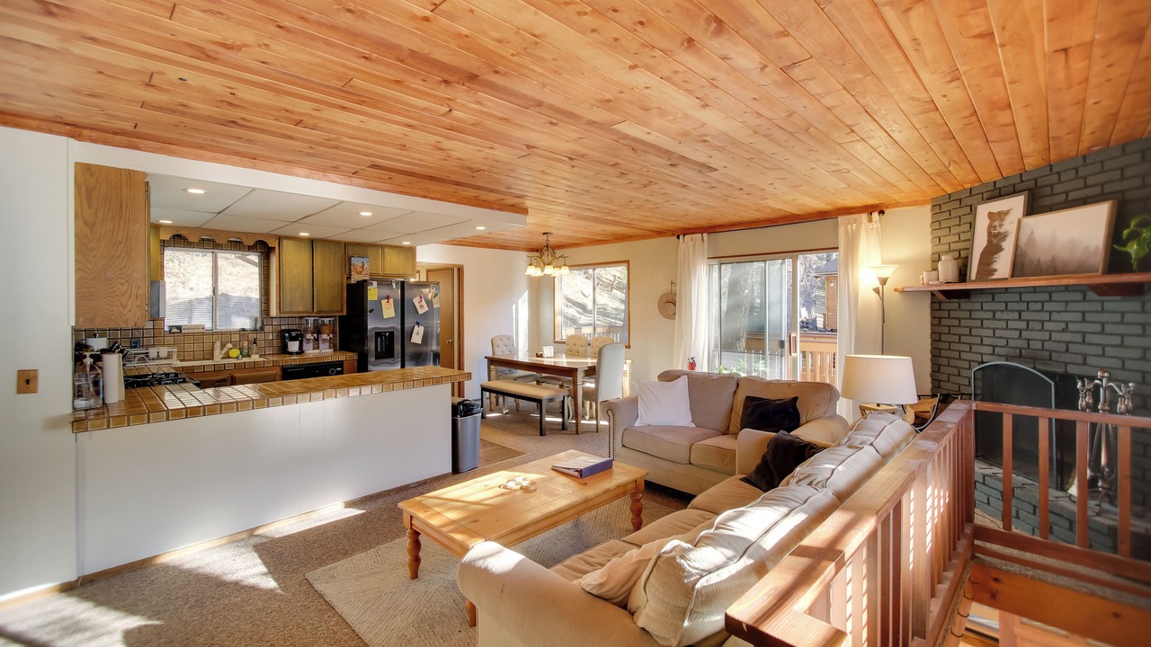 Photo of Livingroom in Pine Mountain Club