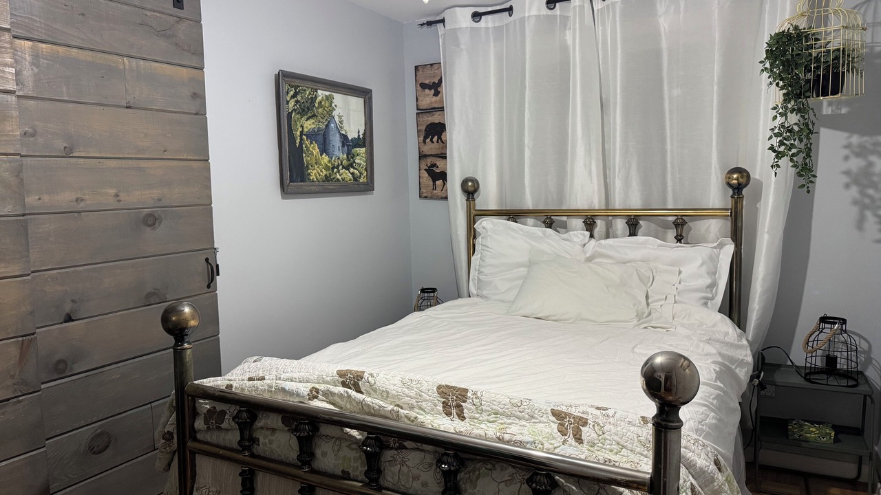 Photo of Bedroom in West Bay