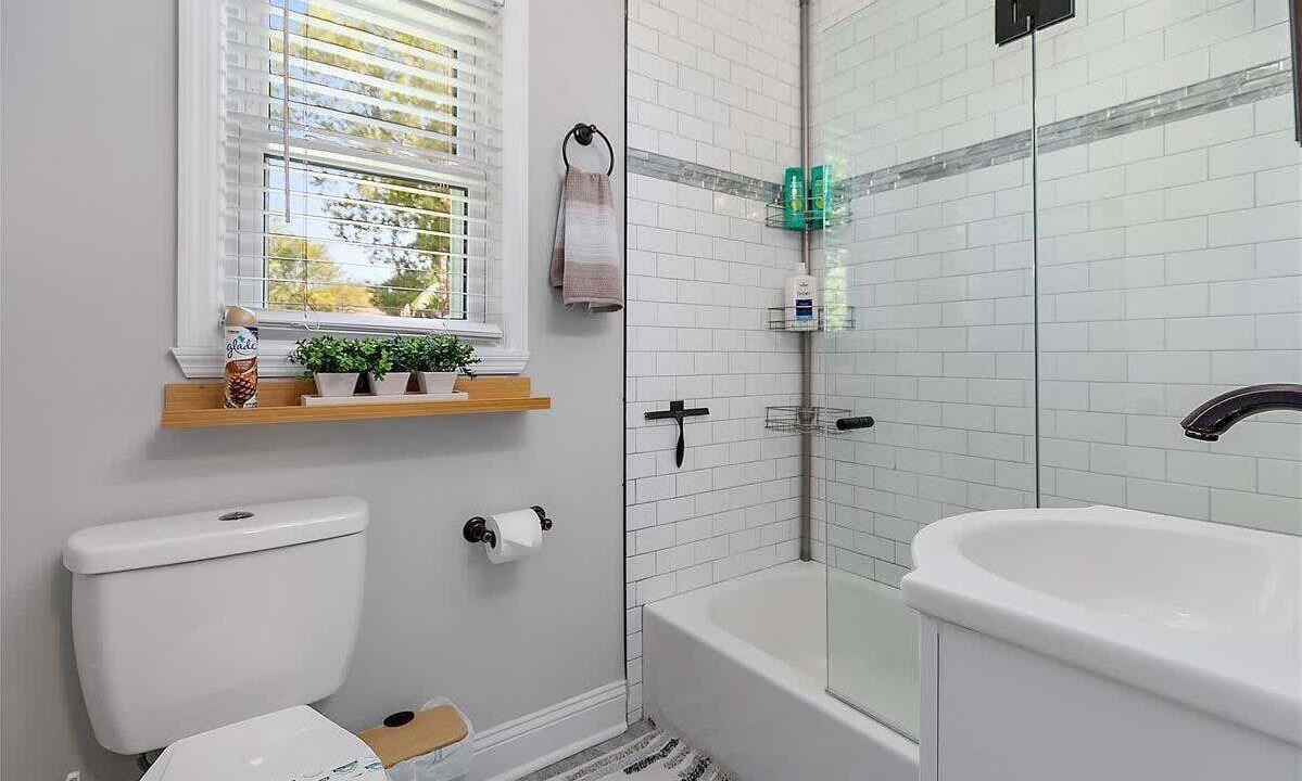Photo of Bathroom in Avondale