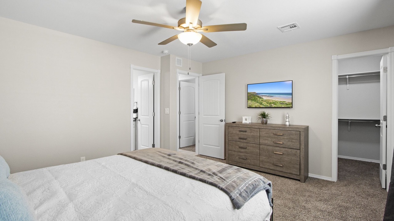 Photo of Bedroom in Biggs Field