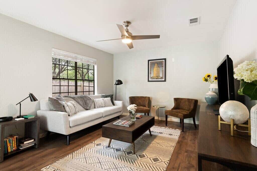 Photo of Bedroom in South Manchaca