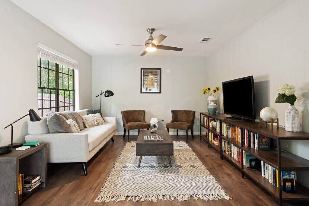 Photo of Bedroom in South Manchaca