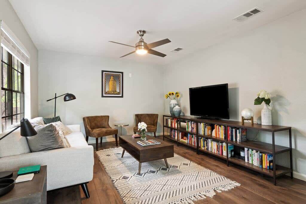 Photo of Bedroom in South Manchaca