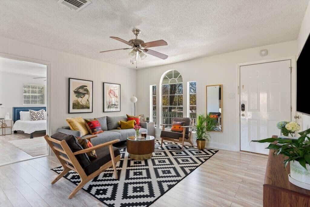 Photo of Livingroom in East MLK