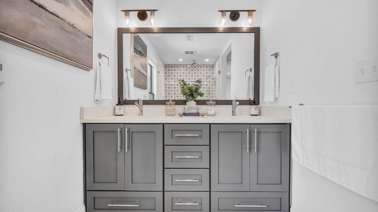 Photo of Bathroom in Detroit - Shoreway