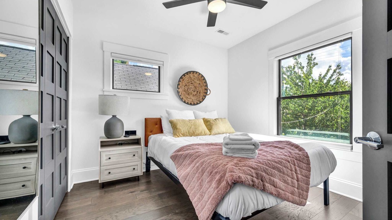 Photo of Bedroom in Detroit - Shoreway