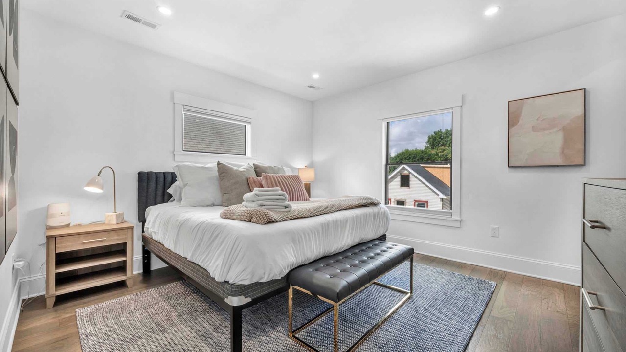 Photo of Bedroom in Detroit - Shoreway