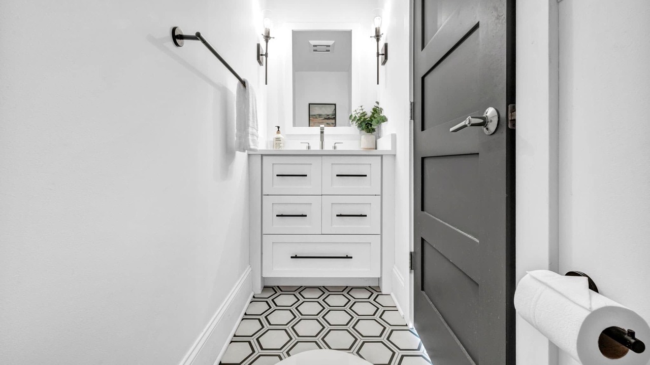 Photo of Bathroom in Detroit - Shoreway
