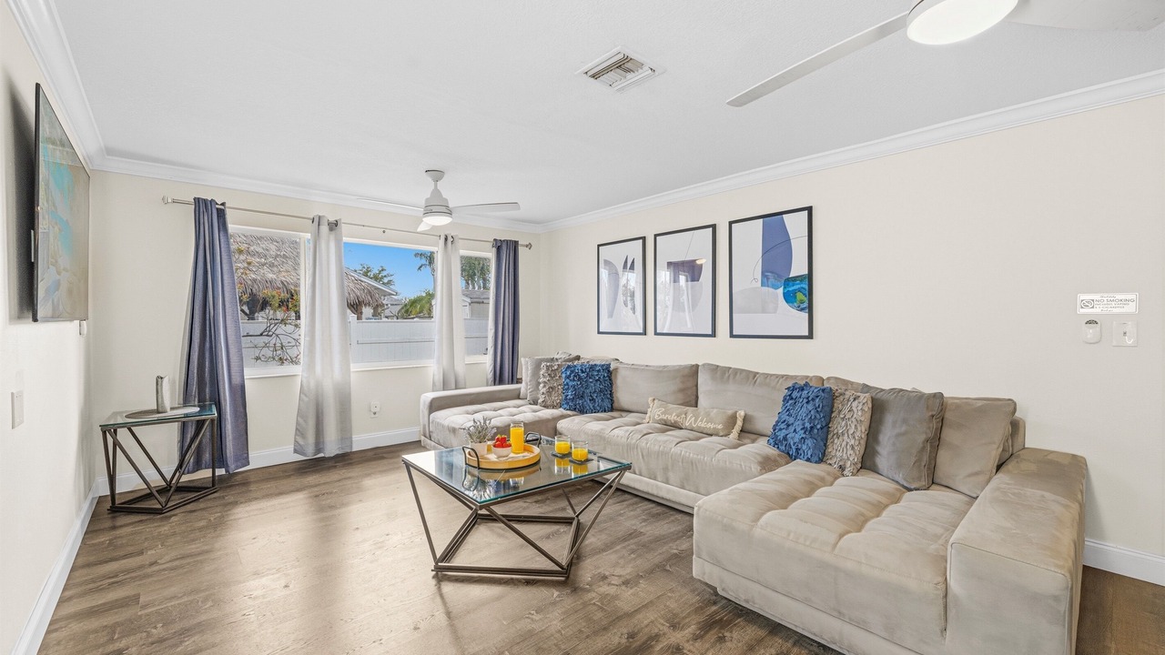 Photo of Livingroom in Tampa Shores
