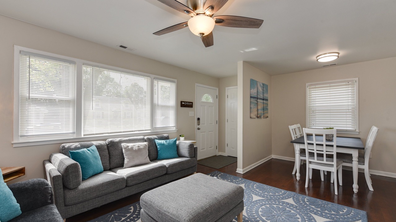 Photo of Livingroom in Buckroe Beach