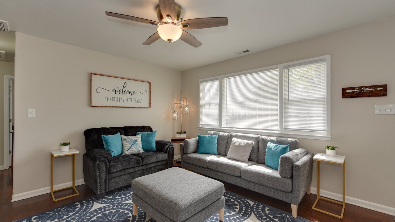 Photo of Livingroom in Buckroe Beach