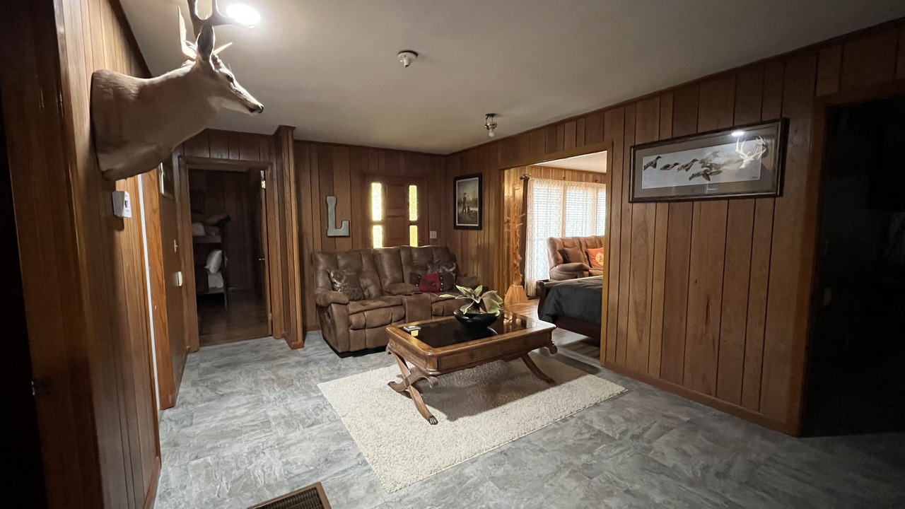 Photo of Others in Wynne