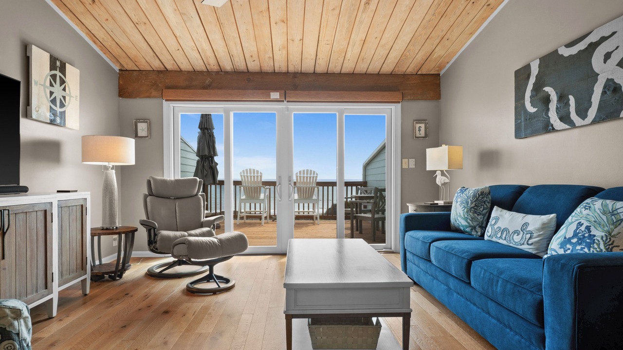 Photo of Livingroom in Pine Knoll Shores