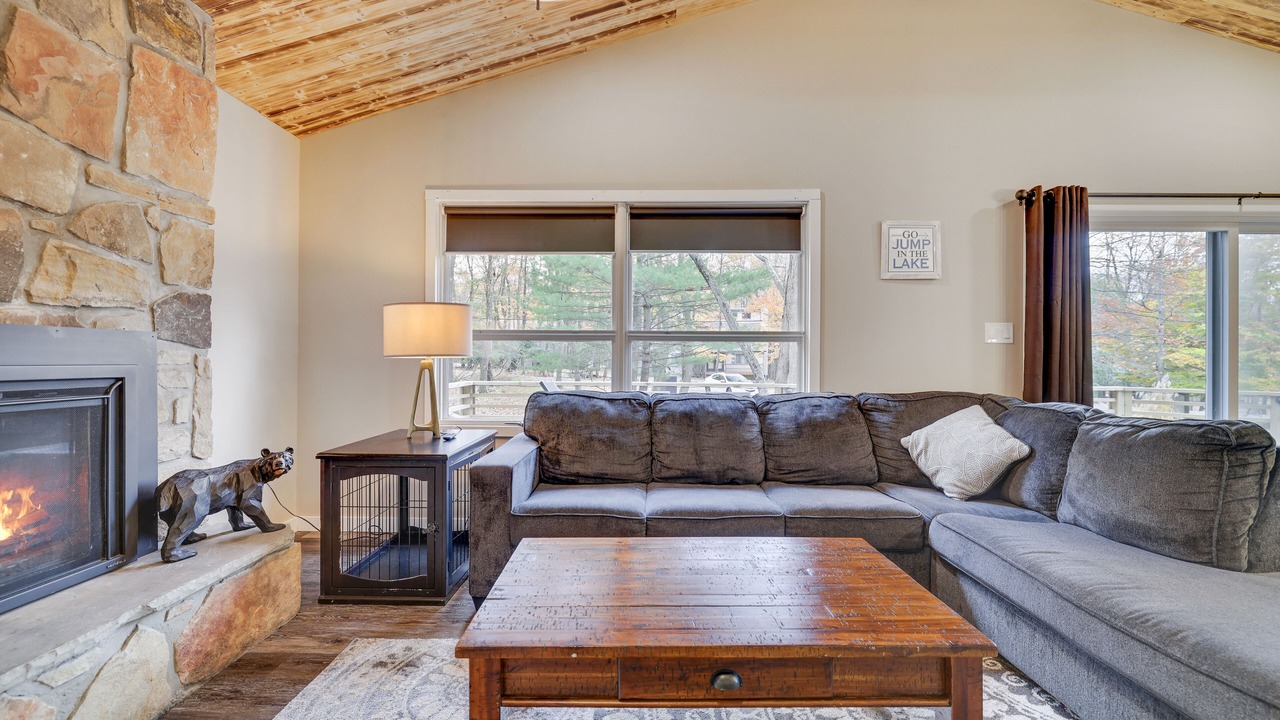 Photo of Livingroom in Lake Harmony Estates