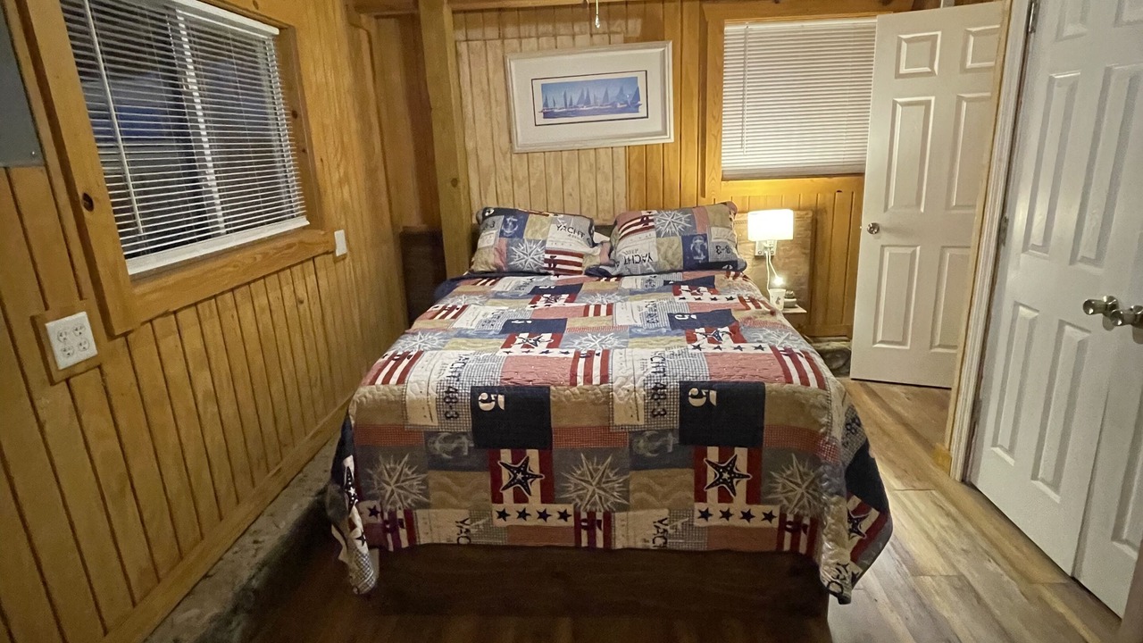 Photo of Bedroom in Camdenton