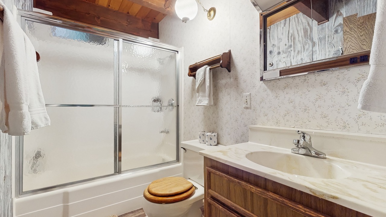 Photo of Bathroom in Cedar Glen