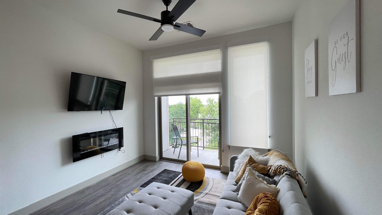 Photo of Livingroom in Washington Ave./ Memorial Park