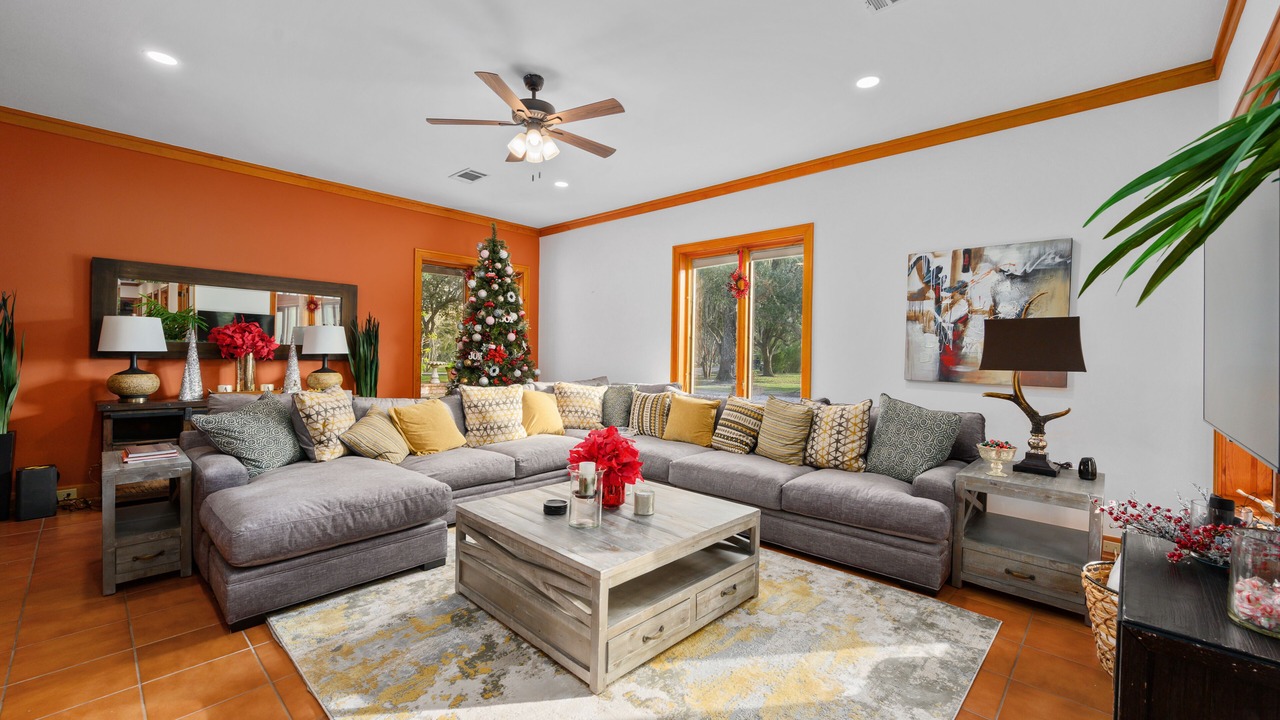 Photo of Livingroom in Cedar Lane