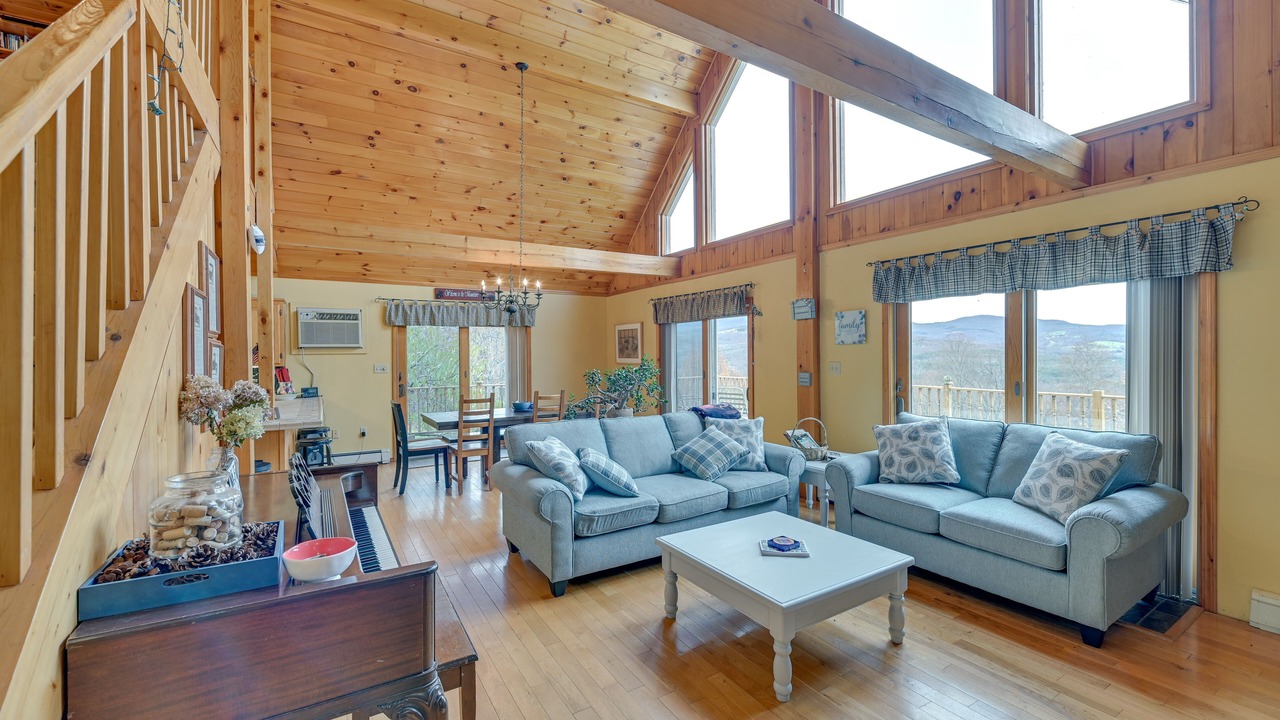 Photo of Livingroom in Oak Hill