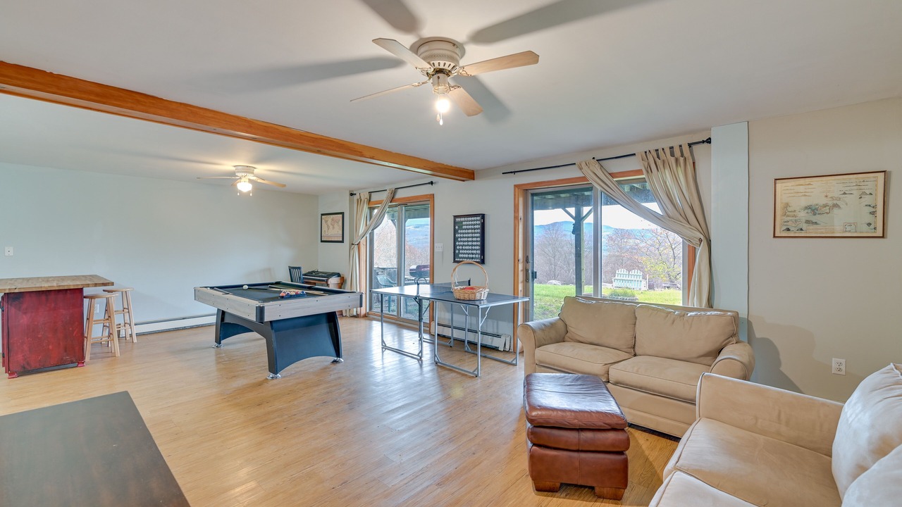 Photo of Livingroom in Oak Hill