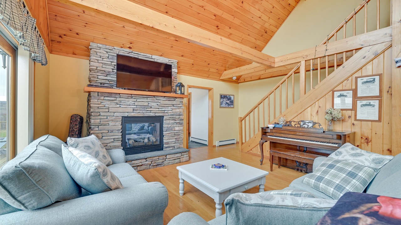 Photo of Livingroom in Oak Hill