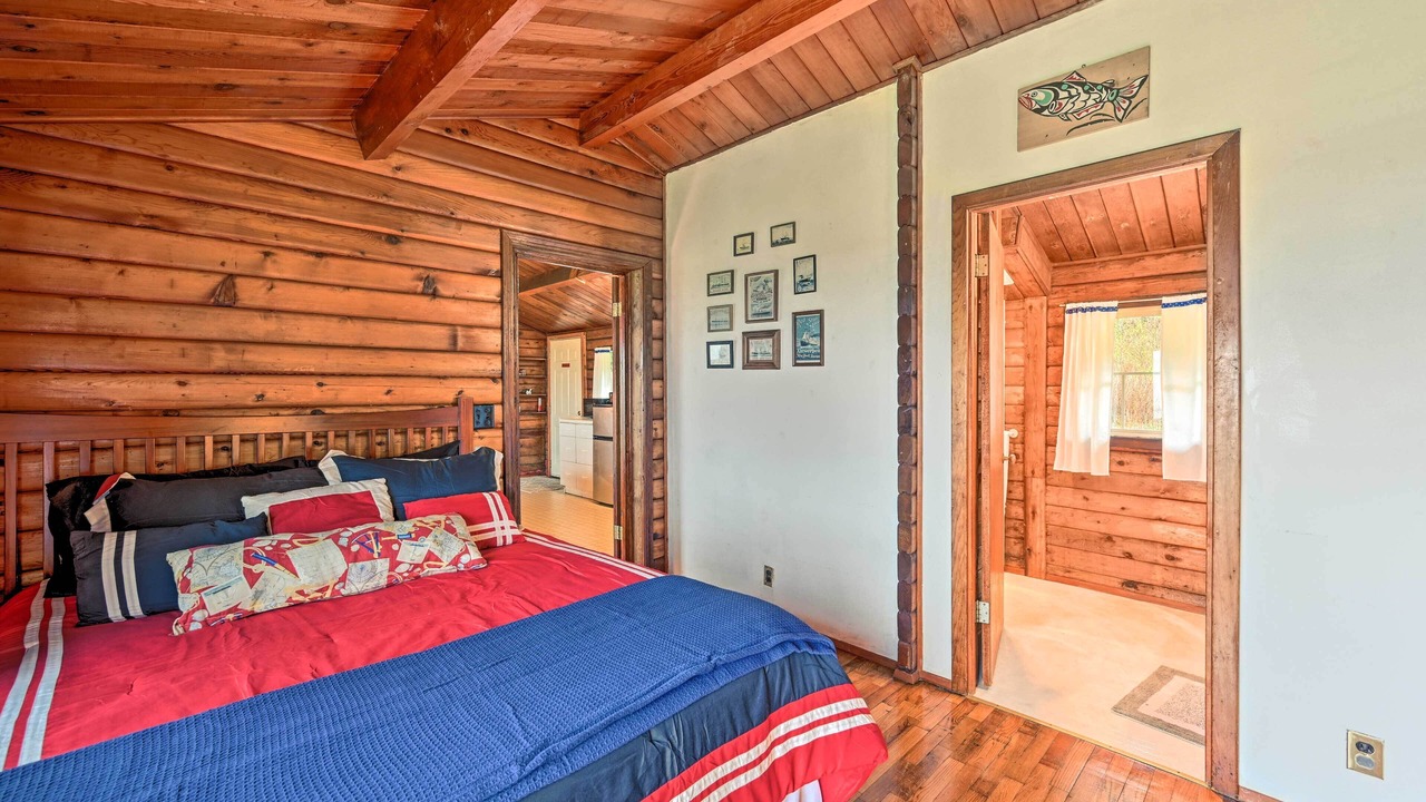 Photo of Bathroom in Sekiu