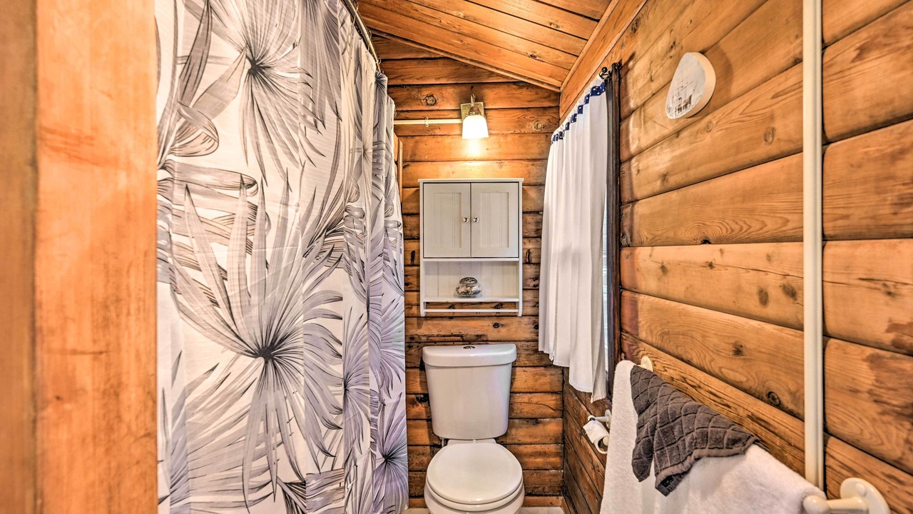 Photo of Bathroom in Sekiu