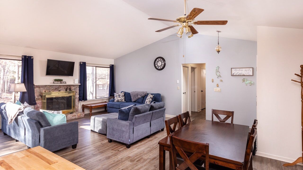 Photo of Livingroom in McGaheysville