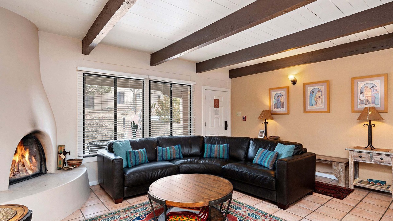 Photo of Livingroom in Northeast Santa Fe