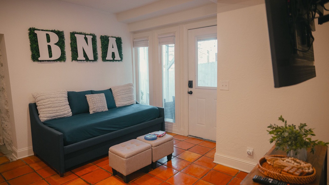 Photo of Livingroom in Hillsboro Village