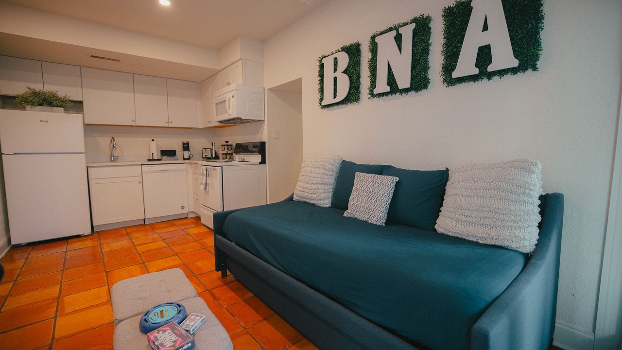 Photo of Livingroom in Hillsboro Village