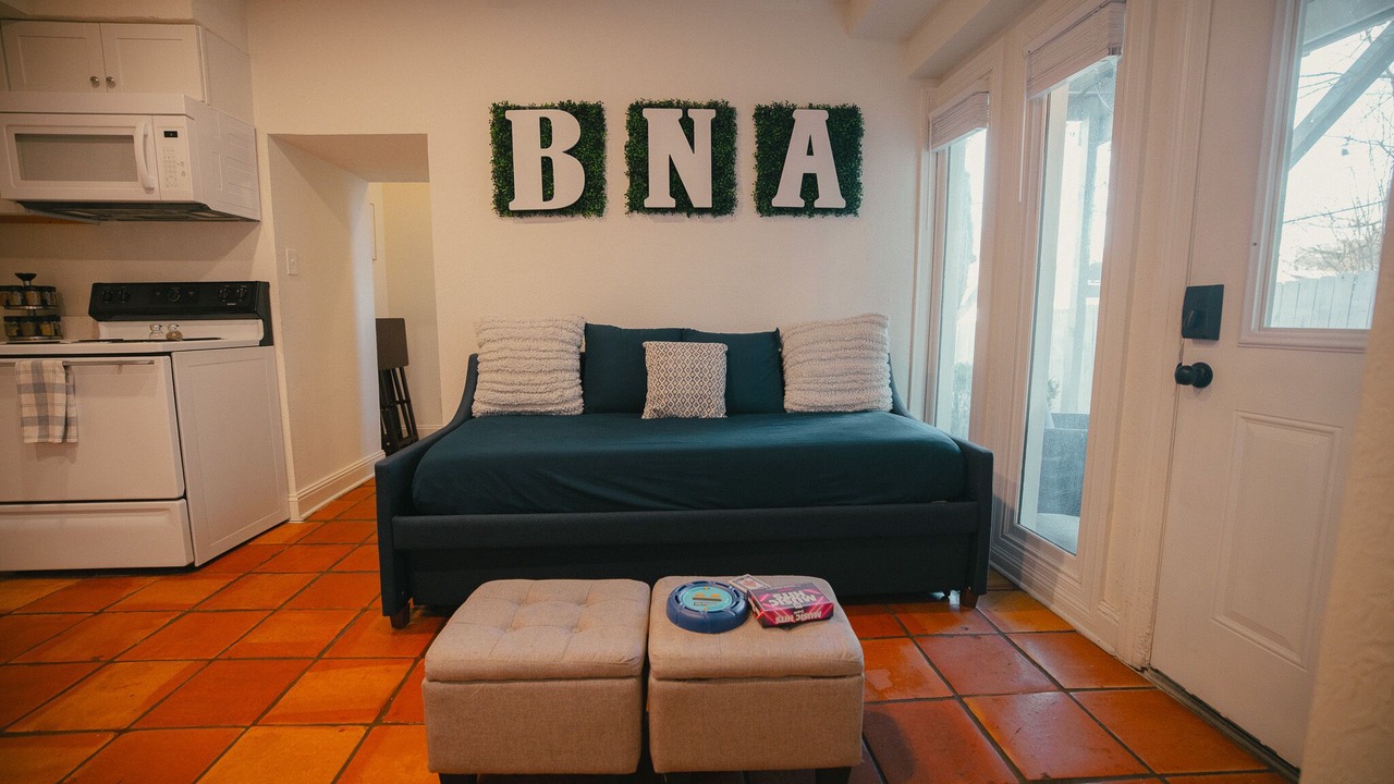 Photo of Livingroom in Hillsboro Village