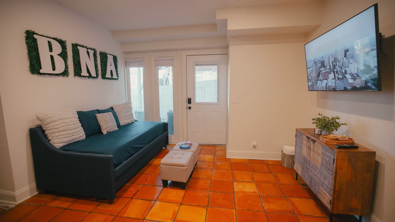 Photo of Livingroom in Hillsboro Village